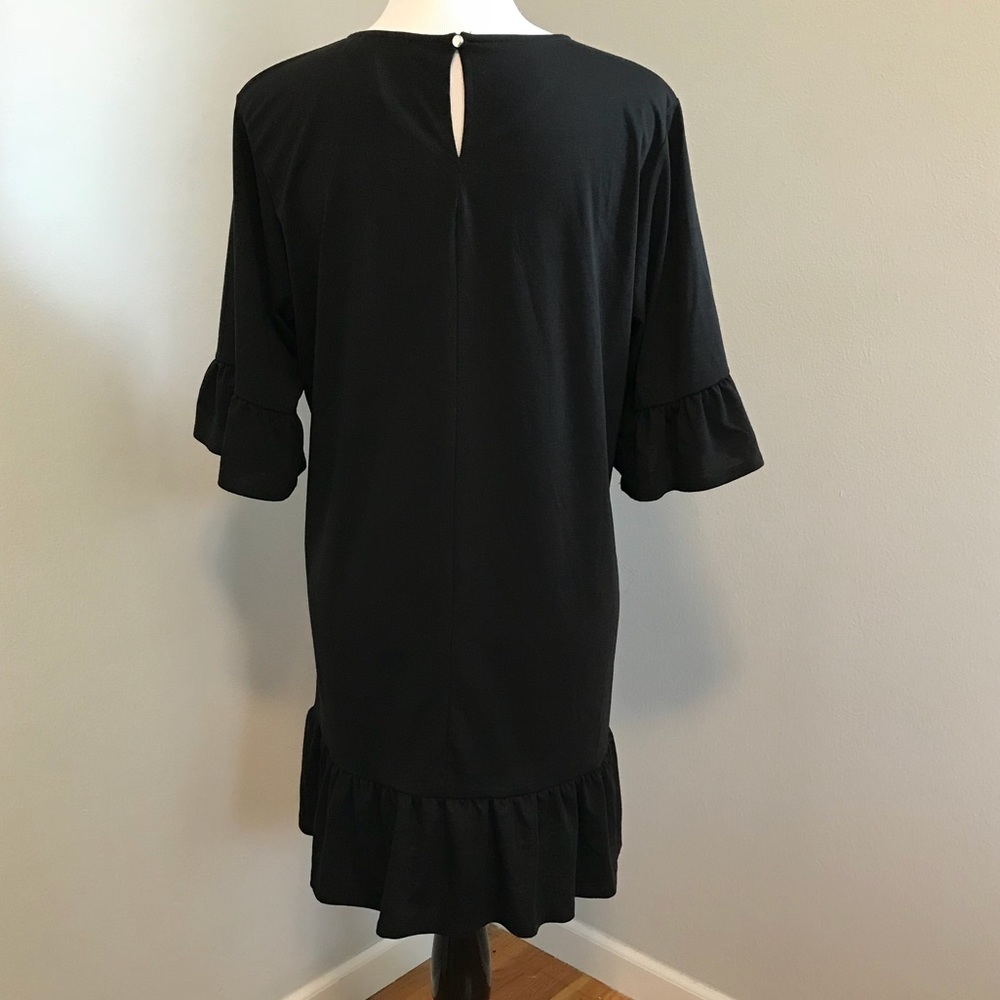 PrettyLittleThing Ruffled Shift Dress - Picture 4 of 6